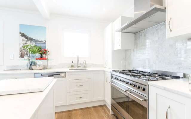 Stunning and Modern 4 Bedroom Townhouse Near Kohi Beach