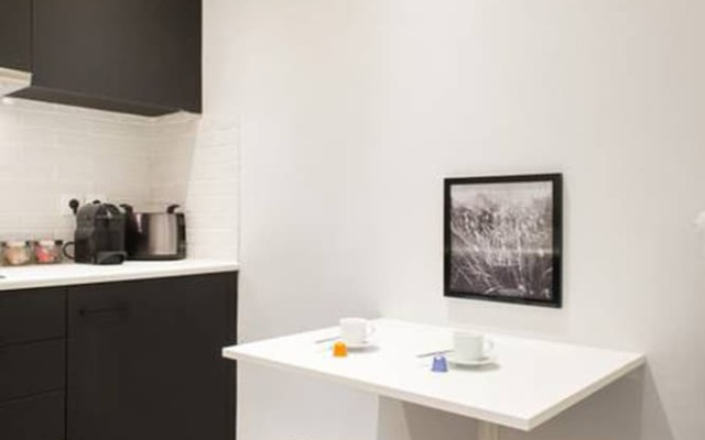 UPSTREET Bright Flat near Acropolis