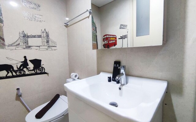 New Furnished Studio Room Apartment At Warhol (W/R) Residences