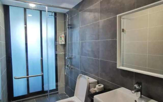 Almas Puteri Harbour by Squarenest