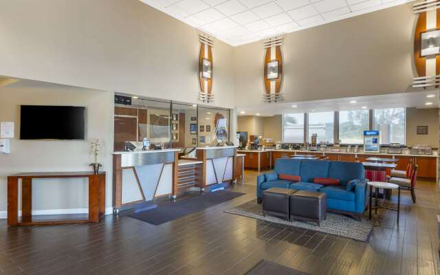 Comfort Inn & Suites Redwood Country