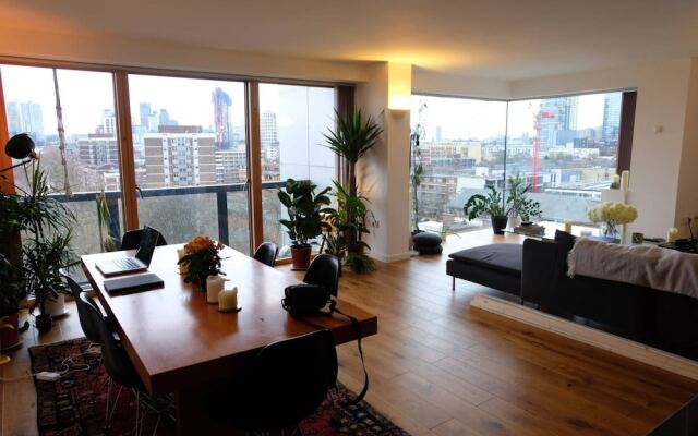 Stunning Apartment With Views Across London