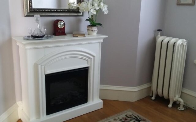Lovelace Manor Bed & Breakfast