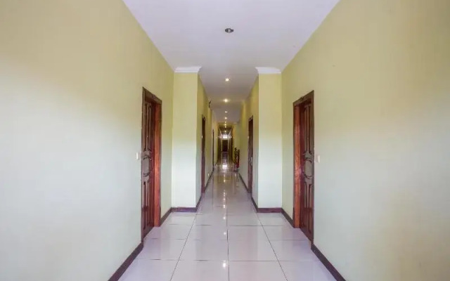 Side Walk Hotel
