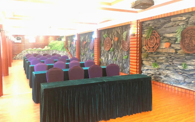 Fengxiang Yaozhai Hotel