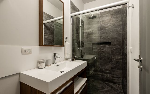 Beautiful New, Modern Condo in La Condesa!