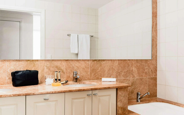 Quay West Suites Melbourne