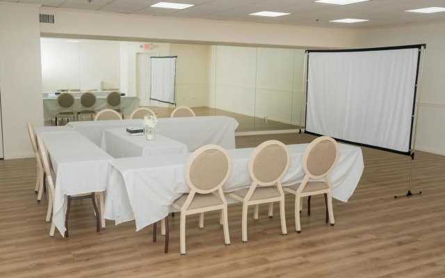 Boardwalk Inn and Suites