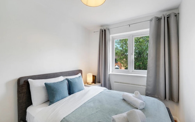 Sharp Close 4 Bedroom 2 Bath - Aylesbury