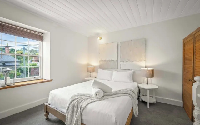 Stylish 3 Bedroom Townhouse - Hobart CBD