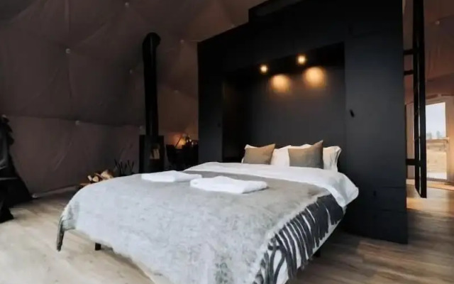 Golden Circle Domes - Lake View