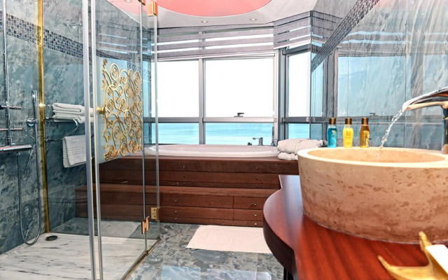 Grand Amisos Hotel