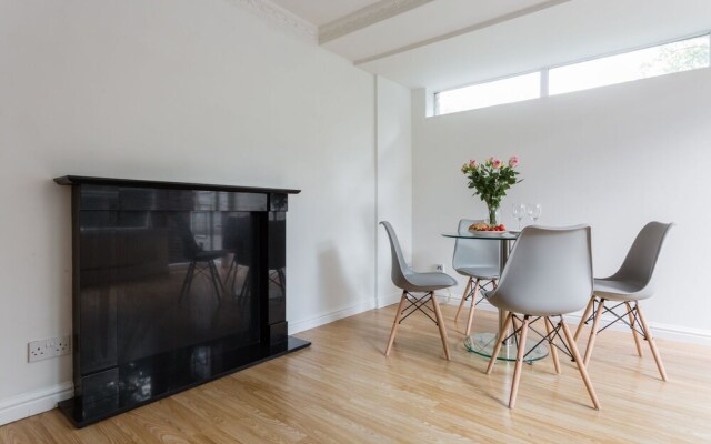 2 Bedroom Flat In Hammersmith Near The Thames