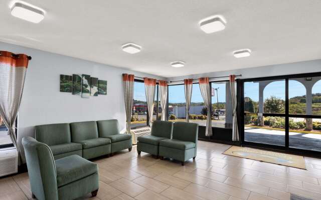 Econo Lodge White Pine Morristown I-81 & I-40 Split