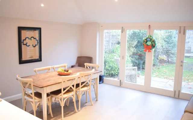 Shepherd'S Bush 2 Bedroom Home