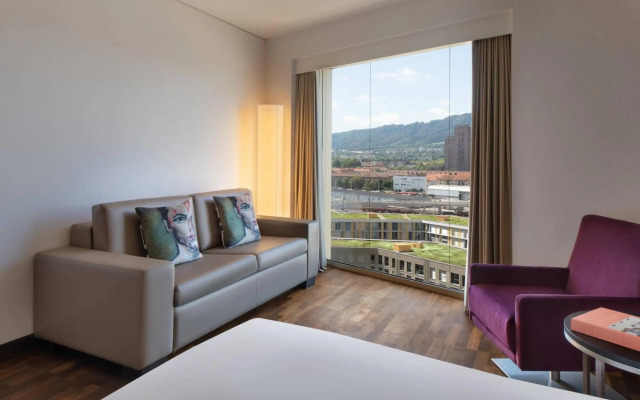 Renaissance Zürich Tower Hotel