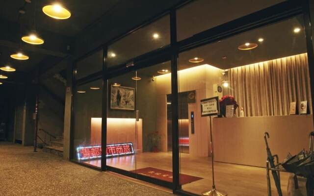 Crystal City Hotel
