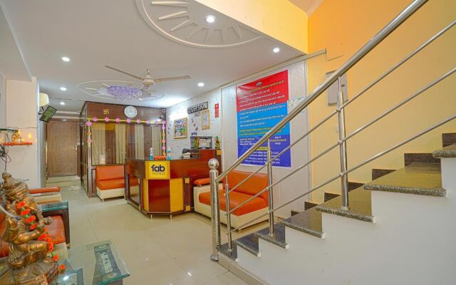 Hotel Paras Plaza