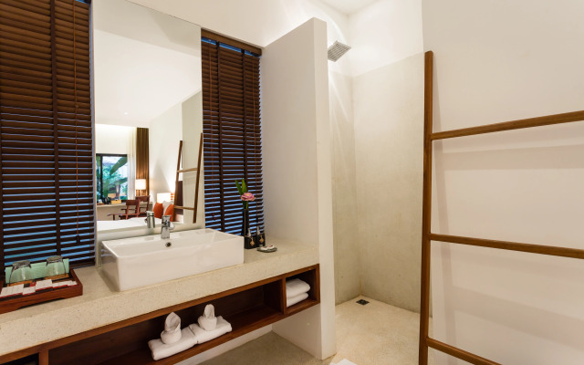 Lynnaya Urban River Resort
