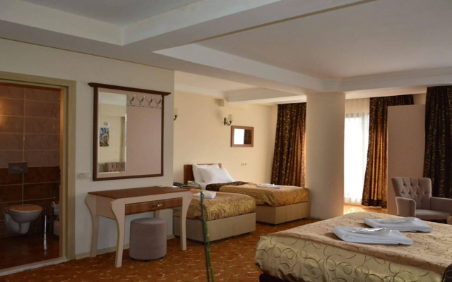 Konur Hotel