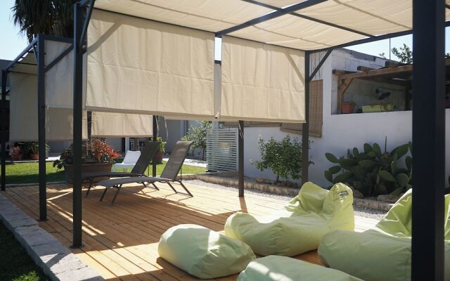 Dependance in villa con piscina