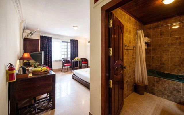 Red Hibiscus Hotel