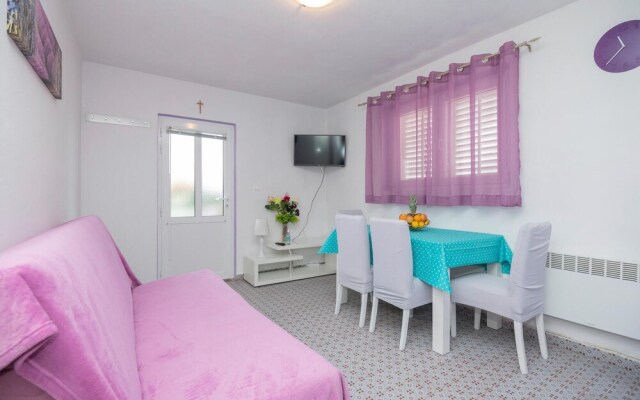 Beautiful Apartment in Jelsa With Wifi and 1 Bedrooms