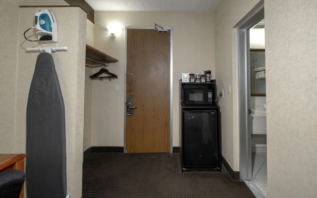 Red Roof Inn & Suites Newark - University