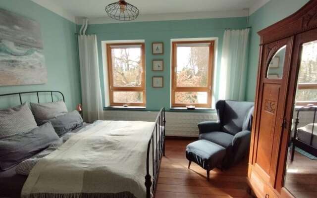 Birklund Modern Retreat