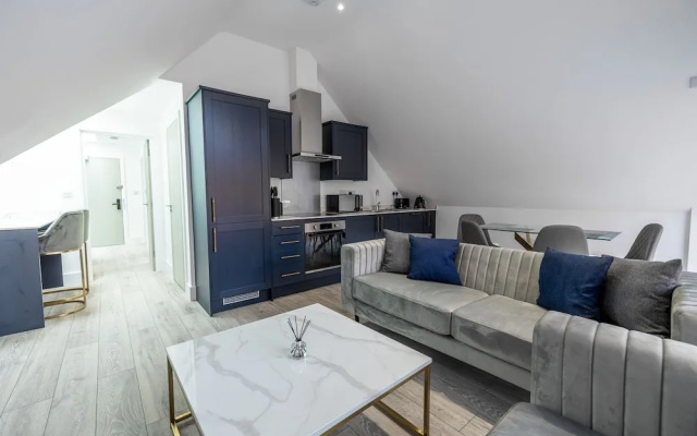 Impeccable 2-bed Apartment in Camberley
