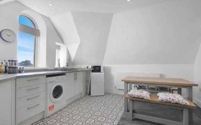 Cardiff City Base Modern 2-bed Apartment