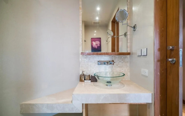 Beachfront Apartment - Walk in the Sand