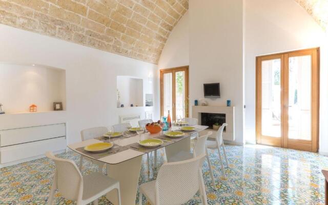 Villa a mare grande piscina, tennis, calcetto m750