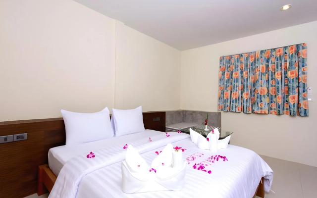 Suksompong Resort