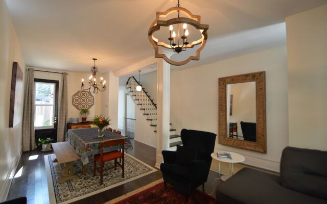 Beautiful 4BR Downtown House, Sleeps 10