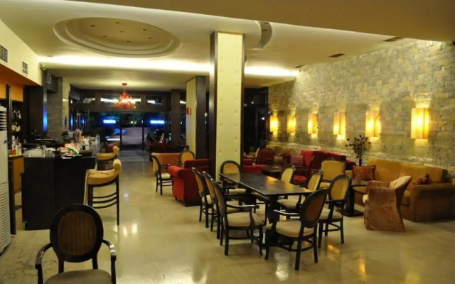 Okeania Seafront Rooms in Kamena Vourla