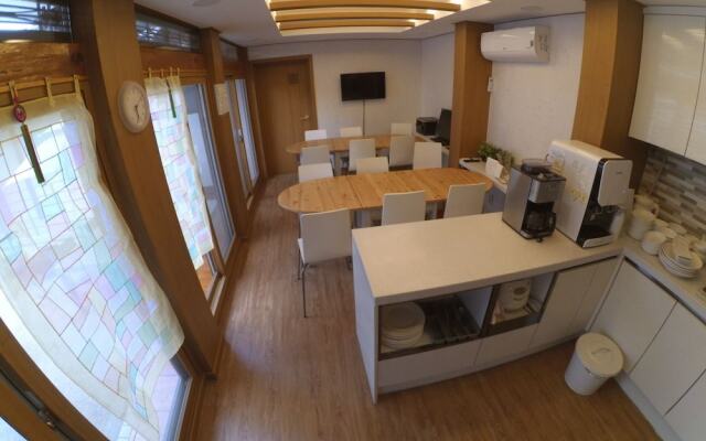 Go Woon Dang Hanok Guest House