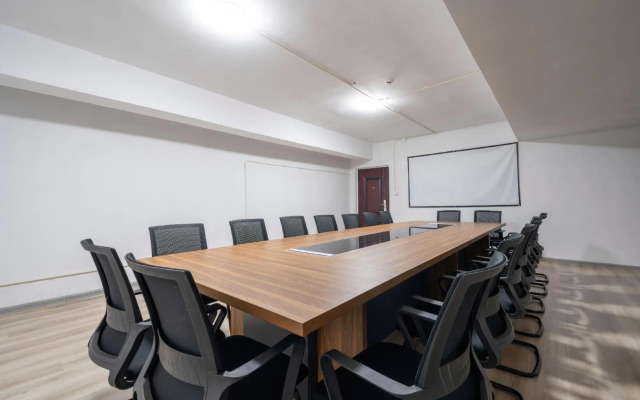 Homeinn Plus Hotel (Jinan Zhangqiu Shuangshan Avenue Hexie Plaza)