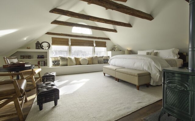 The Deacon & James Pharmacy B&B