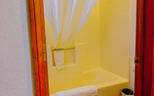 Sleepy Hollow Cabins and Hotel