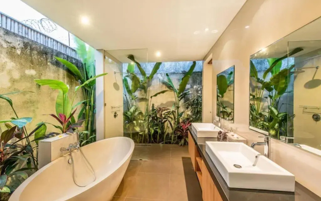 Manis, Luxury 3 Bedroom Heart of Seminyak