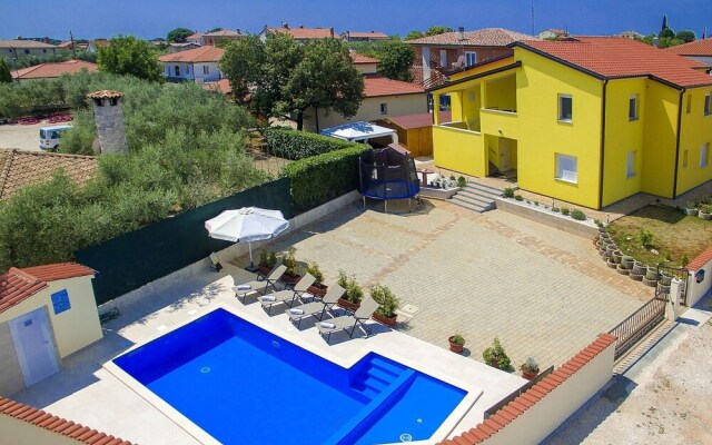 Lovely Apartment in Kaštel With Swimming Pool