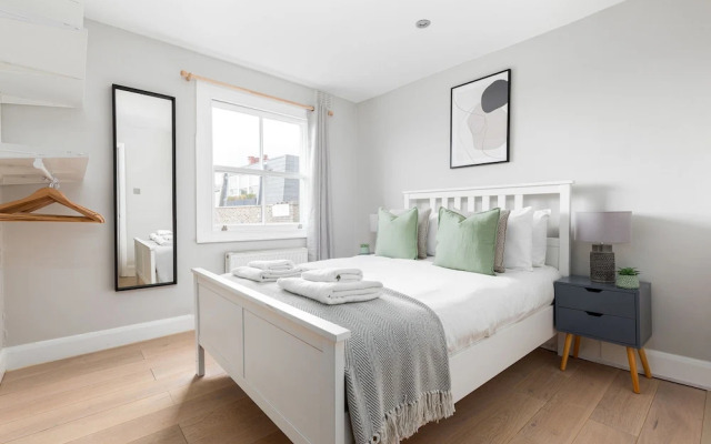 Radiant 2 Bed Flat near Portobello