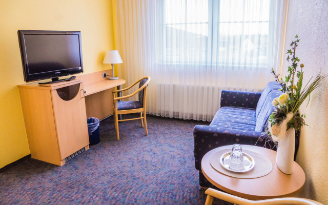 Warias Hotel & Restaurant