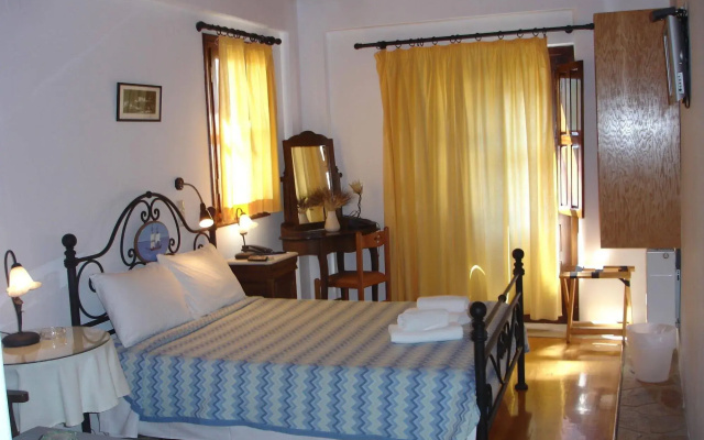 Paraliako Hotel