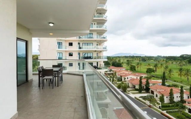 The Golf-view Condo by Acomodo