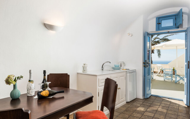 Pantelia Suites