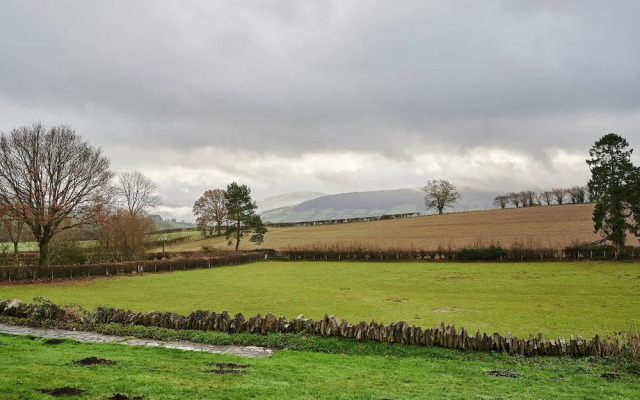 Host Stay Penrheol Farmhouse