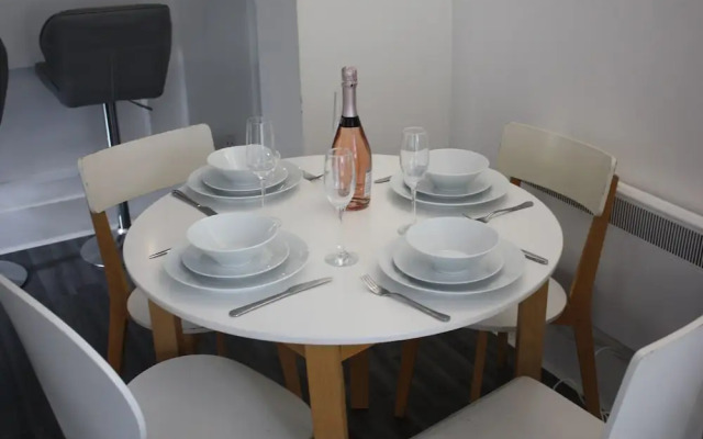 Bournemouth Holiday Let With Hot Tub & Sauna