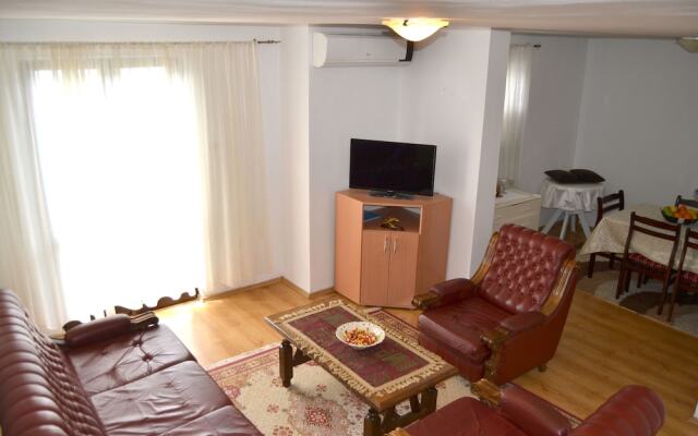 Apartments Dobrisa